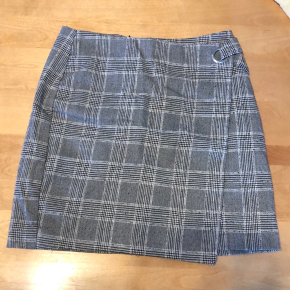 Cute plaid skirt - Picture 1 of 5